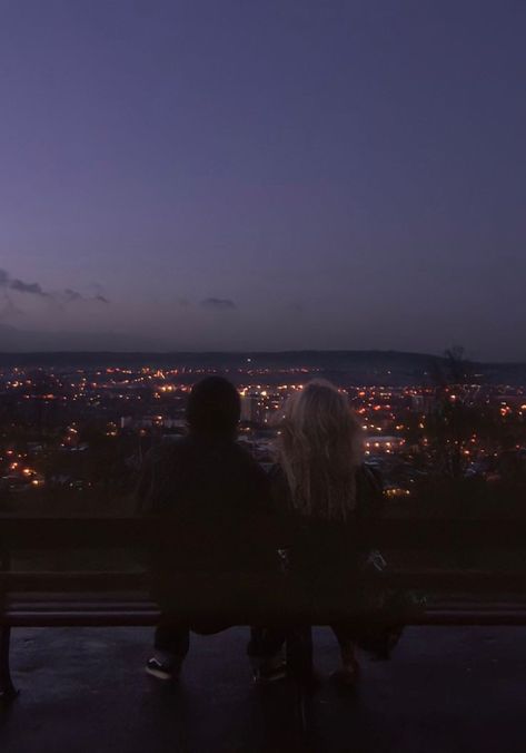 Skins Aesthetic Wallpaper, Cassie And Sid, Skins Generation 1, Cassie Skins, Sky Gazing, Aquarius Aesthetic, Skin Aesthetics, Skins Uk, Slow Dance