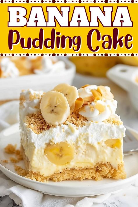 This dreamy banana pudding cake is quick, easy, and irresistible! The layers of yellow cake, pudding, fresh bananas, and crushed vanilla wafers are incredible. Wafer Cake, Banana Cake Mix, Instant Banana Pudding, Banana Pudding Poke Cake, Easy Banana Pudding, Retro Desserts, Banana Pudding Cake, Cake Pudding, International Desserts