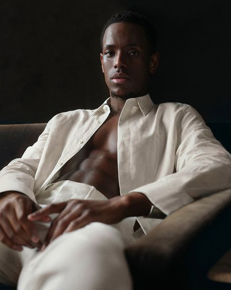 Micheal Ward Models Calvin Klein Monochromatic Summer 2024 Collection Michael Ward, Monochromatic Fashion, Male Fashion Trends, Black Artwork, Minimalist Chic, African Men Fashion, African Men, Fashion Story, 2024 Collection