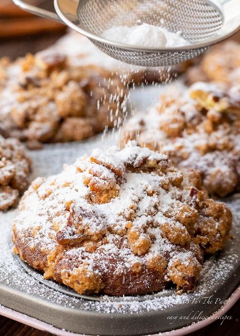 Pumpkin Pecan Crumble Muffins, Pumpkin Muffins With Nuts And Raisins, Pumpkin Pecan Cookies, Pumpkin Crumble Muffins, Pumpkin Pecan Muffins, Pecan Crumble Topping, Panettone Bread, Pecan Crumble, Muffins Blueberry