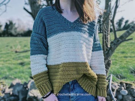 Oversized V Neck Sweater – Share a Pattern Crochet V Neck Sweater, Crochet V Neck, Crochet Sweater Vest, Crochet Jumper, Crochet Sweater Pattern Free, Crochet Tops Free Patterns, Crochet Girls, Stitch Crochet, Sweater Crochet Pattern