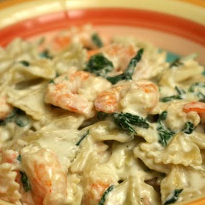 Shrimp and Spinach Alfredo @keyingredient #cheese #shrimp Shrimp Spinach Alfredo, Shrimp And Spinach, Cheese Shrimp, Seafood Salads, Shrimp Spinach, Pasta With Shrimp, Spinach Alfredo, Rasta Pasta, Seafood Feast