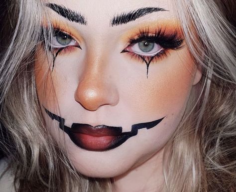 Cute Pumpkin Halloween Makeup, Quick Womens Halloween Costumes, Halloween Pumpkin Makeup Looks, Pumpkin Eye Makeup Halloween, Simply Halloween Makeup, Halloween Pumpkin Makeup Ideas, Pumpkin Clown Makeup, Cute Pumpkin Makeup Ideas, Easy Pumpkin Makeup Halloween