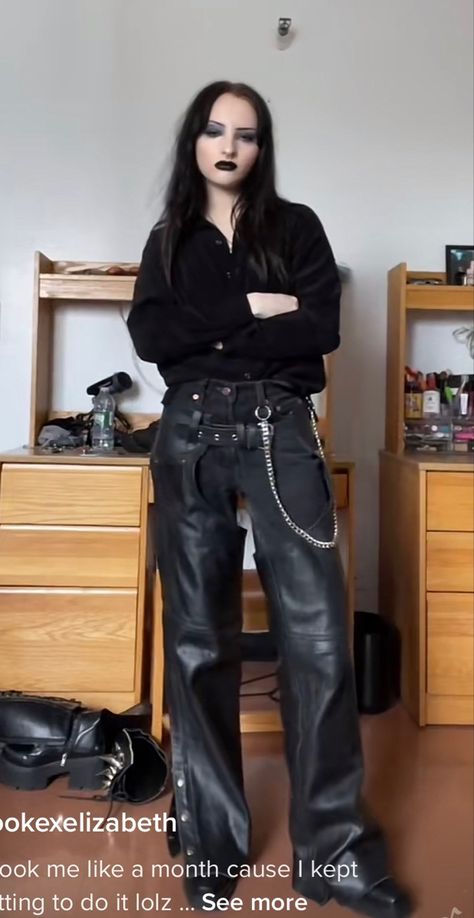 Goth Leather Pants, Goth Leather Pants Outfit, Leather Chaps Outfit, Goth Outfits Pants, Goth Pants, Leather Pants Outfit, Girl Fits, Goth Outfits, Pants Outfit