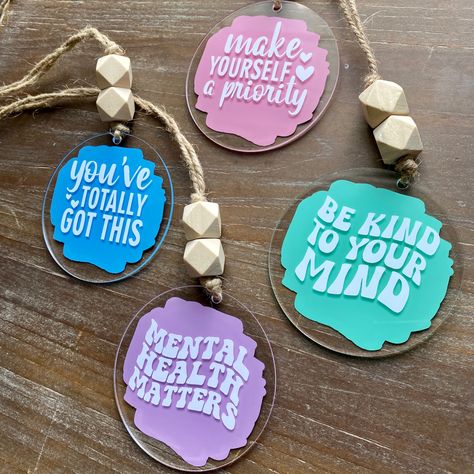 Circle Keychain Ideas, Cricut Keychains Diy Acrylic, Acrylic Keychain Ideas, Cricket Joy Projects Craft Ideas, Acrylic Rounds, Car Mirror Hangers, Rear View Mirror Hanger, Car Charms Rear View Mirror, Craft Market Display