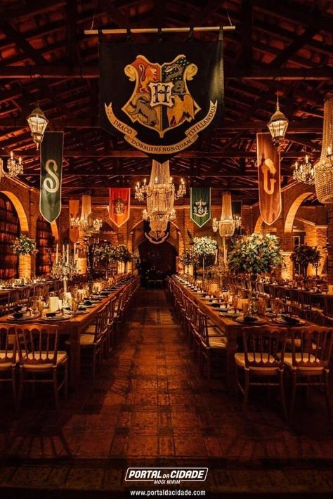 Hogwarts Cafeteria, Owl Cage Harry Potter, Harry Potter Quinceanera Theme, Hogwarts Themed Wedding, Harry Potter Themed Quinceanera, Hogwarts Birthday Party Ideas, Harry Potter Cafeteria, Harry Potter Quinceanera Ideas, Harry Potter Quinceanera