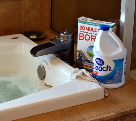 how to clean your jetted tub Cleaning Whirlpool Tub Jets, Clining Tips Cleaning, Bathroom Jacuzzi, Borax Laundry, Clean Hacks, Homemade Toilet Cleaner, Laundry Booster, Cleaning Painted Walls, Clean Bathroom