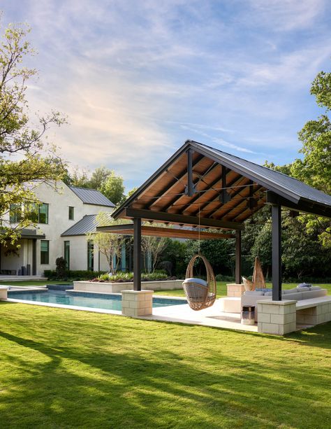 Pool House Interior Design, Interior Design Beach House, Pool House Interior, Shm Architects, Interior Design Beach, Outdoor Bar Area, Stone Creek, Pool Landscape Design, Pool Cabana