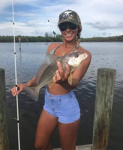 Fishing Australia, Catch Of The Day, Hunting Women, Fishing Pictures, Fishing Girls, Fishing Life, Gone Fishing, Fishing Outfits, Real Girls