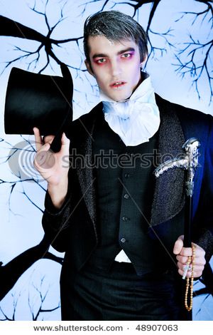 handsome young man with vampire style makeup!! Mens Vampire Makeup, Dracula Makeup, Vampire Makeup Halloween, Halloweenský Makeup, Vampire Look, Burgundy Casual Dress, Vampire Makeup, Halloween Makeup Scary, Halloween Men