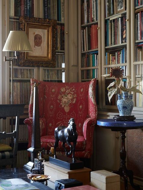 Traditional Library, Sitting Nook, Beautiful Bookshelf, Countryside Cottage, Library Display, Timeless Interior, Lockwood And Co, Home Library Design, Book Room