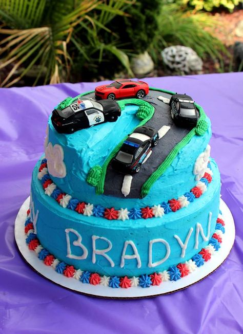 Police Chase birthday cake - adapted idea from a Cars cake I found online for my nephew Police Car Cake Design, Police Car Cakes For Boys, Chase Birthday Cake, Cake Design For Kids, Police Car Cake, Police Car Cakes, Police Birthday Cakes, Car Cakes For Boys, Cars Cake Design