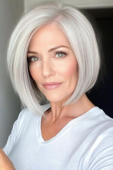 22 Grey Bob Hairstyles For Older Women Gray Hair Bob, Chic Bob Hairstyles, Hairstyle Aesthetic, Grey Bob Hairstyles, Grey Bob, Asymmetrical Bob Haircuts, Short Layered Bob, Styles For Women Over 50, Chic Bob