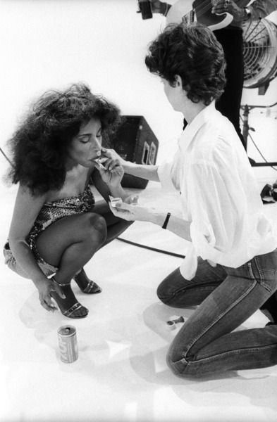 Chaka Khan Aesthetic, Chaka Khan 1970s Fashion, Chaka Khan 1970s, Black 70s Fashion, Chaka Khan, Foxy Brown, Vintage Black Glamour, Video Shoot, Music Images