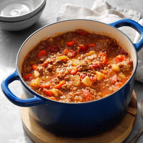 Hamburger Stew, Hamburger Soup, Dutch Oven Recipes, Dinner With Ground Beef, Stewed Tomatoes, Stuffed Pepper Soup, Stew Recipe, Potluck Recipes, Beef Dinner