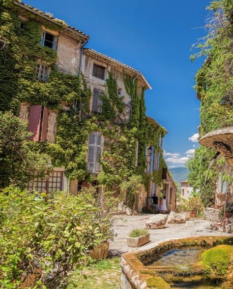 French Villages Cottages, House In France Countryside, Quaint French Villages, South France Villages, Countryside Of France, Beautiful Places France, Europe Village Aesthetic, Country Side France, Cottage In France