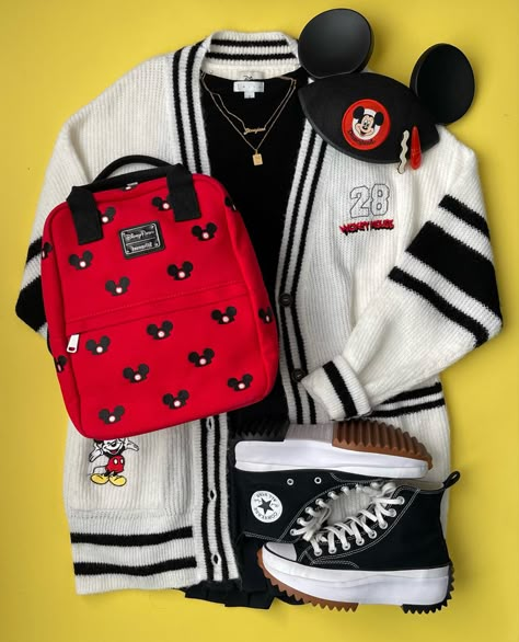 Outfits For Dca, Disney Paris Outfits, Disney Cardigan, Disney Vacation Outfits, Disney Ootd, Disney Park Outfit, Disney Trip Outfits, Disney Outfits Women, Disney Fits