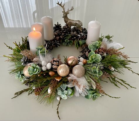 Modern Advent Wreath Ideas, Advent Wreath Ideas, Modern Advent Wreath, Božićne Dekoracije, Wreath Advent, Christmas Advent Wreath, Time Table, Advent Wreath, Christmas Things