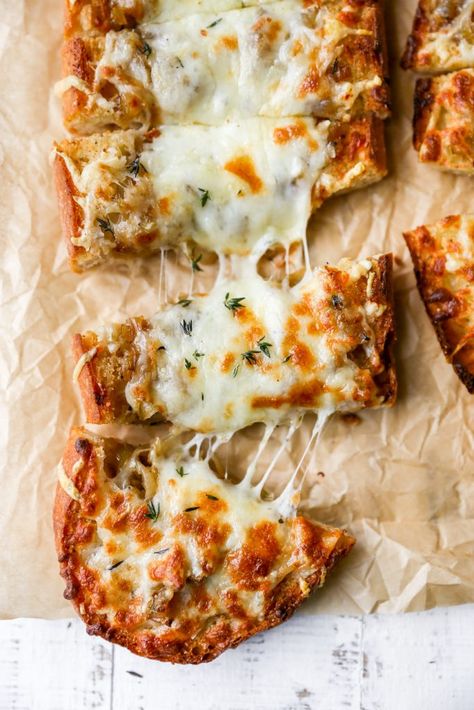 French Onion Cheese Bread, French Bread Pizza, French Bread Recipe, Food O, French Bread, Crusty Bread, Seasonal Food, French Onion, Pizza Bread