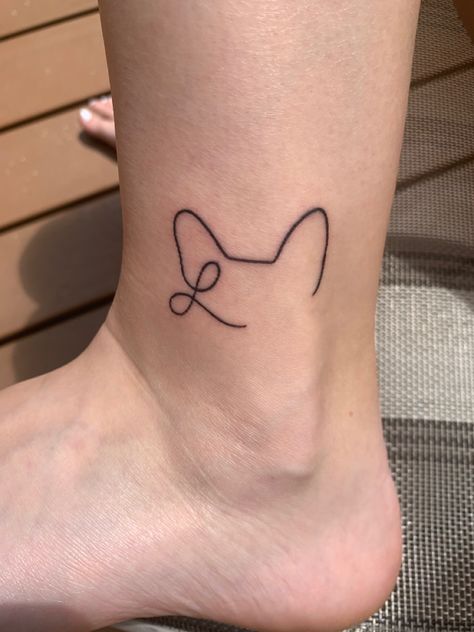 Frenchie Ears Tattoo, Chihuahua Ears Tattoo, French Bulldog Ears Tattoo, French Bulldog Tattoo Minimalist, Tattoo Lilly, Chili Tattoo, Frenchie Tattoos, Boston Terrier Tattoo, France Tattoo