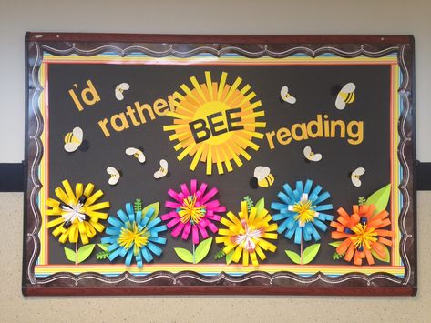 Library Spring bulletin board Bee Bulletin Boards, Book Bulletin Board, School Library Bulletin Boards, School Library Decor, Elementary Bulletin Boards, Cute Bulletin Boards, School Library Displays, Library Bulletin Board, Bee Classroom