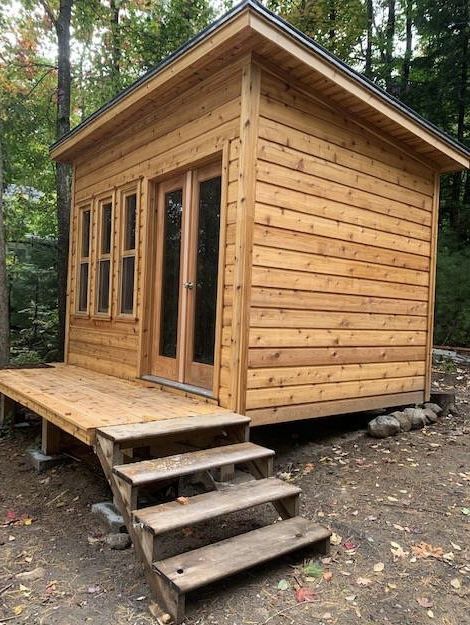 Modern Bunkie, Rustic Tiny Cabin, Studio Backyard, Small House Kits, Home Studio Design, Backyard Cabin, Craft Shed, Shed Construction, Cheap Sheds