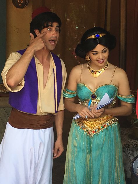 #aladdin #jasmine #fantasyland #magickingdom #wdw #waltdisneyworld Jazmin And Aladdin Costume, Jasmine And Aladdin Halloween Costume, Jasmine And Aladdin Costumes Couple, Alladin And Jasmine Halloween, Jasmine And Aladdin Costume, Aladdin Movie Costumes, Jasmine Halloween Costume, Princess Jasmine Cosplay, Fancy Dress Competition