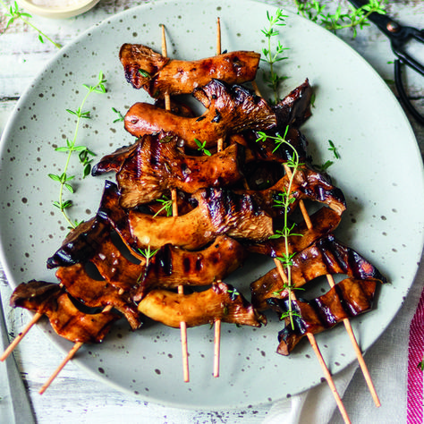 Vegan Grilled King Oyster Mushrooms Oyster Mushroom Recipe, Veggie Kebabs, King Oyster Mushrooms, Barbecue Sides, Vegan Barbecue, King Oyster, Vegan Coleslaw, Vegan Grilling, Vegan Guide