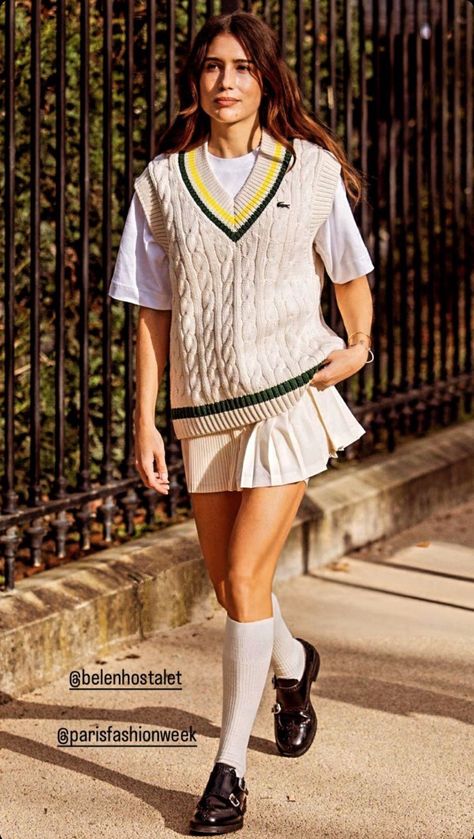 Cream Tennis Skirt Outfit, Stylish Golf Outfits For Women, Cider Outfits, Dm Inspiration, Influencer Ideas, Athleisure Inspo, Sport Skirt Outfit, Winter Court, Skirt Outfit Casual