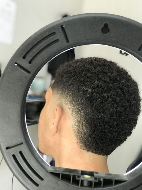 Box Haircut, Afro Hair Fade, Black Man Haircut Fade, Low Haircuts, Cornrow Braids Men, Boys Fade Haircut, Fade Haircut Curly Hair, Taper Fade Curly Hair, Natural Hair Haircuts