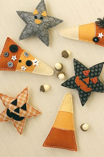 Felt Fall Crafts, Poshta Design, Fall Bowl Fillers, Sewing Halloween, Stitching Dies, Ink October, Primitive Christmas Crafts, Halloween Fabric Crafts, Candy Corn Crafts