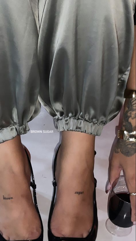 Tattoo Hailey Bieber Ankle Tattoo, Angelo Tattoo, Sugar Tattoo, Back Of Ankle Tattoo, Heel Tattoos, Tattoo On Foot, Tattoo Ankle, Geek Design, Small Hand Tattoos