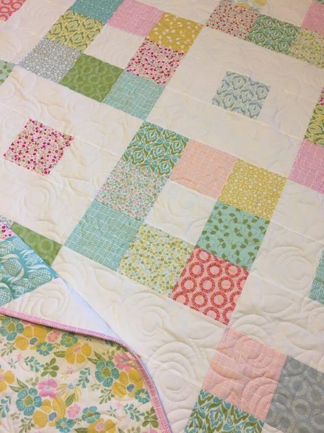 Square Dance Quilt, Charm Pack Baby Quilt, Easy Quilt Tutorials, Cake Squares, Charm Pack Quilt Patterns, Charm Square Quilt, Quilting Digest, Moda Bake Shop, Quilt Blocks Easy