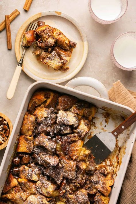 Sausage French Toast Casserole - Erin Lives Whole Cinnamon Bagels, Croissant Bread Pudding, Pear Bread, Bagel Bread, Delicious French Toast, Croissant Bread, Make French Toast, French Toast Bake, French Toast Casserole