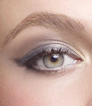 Gray Eyeshadow Looks, Gray Eyeshadow, Soft Smokey Eye, Smashbox Cosmetics, Grey Eyeshadow, Eyeshadow Tutorials, Best Eyeshadow, Makijaż Smokey Eye, Spring Makeup