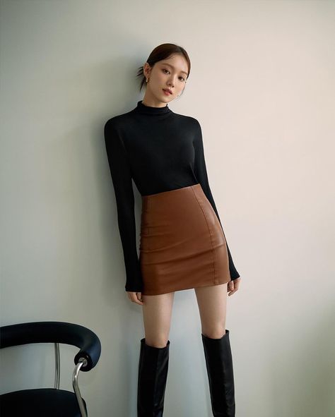 Kpop Idols Full Body Pictures, Lee Sung Kyung Outfits, Lee Sung Kyung Fashion, Business Girl, Korean Picture, Lee Sung Kyung, Sung Kyung, Turtleneck T Shirt, Womens Thermal