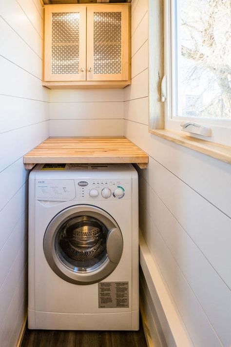 Tiny House Laundry, Tiny Laundry Rooms, Tiny House Luxury, Tiny House Builders, Tiny House Trailer, Deco Studio, Tiny House Listings, Laundry Room Inspiration, Washer Dryer Combo