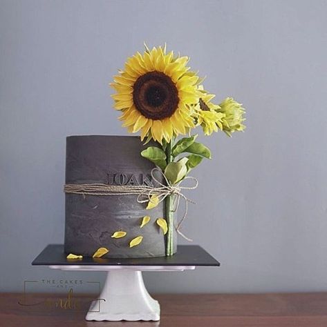 Cake Women, Gray Cake, Sunflower Wedding Cake, Violet Cakes, Sunflower Cake, Artist Cake, Single Tier Cake, Cakes Inspiration, Basic Cake