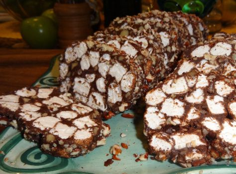 CHOCOLATE MARSHMALLOW LOG     We call this Window Pane candy. I make this using colored mini marshmellows and omit the nuts.  Love it! Marshmallow Ideas, Pecan Log, Chocolate Log, Chocolate Marshmallow, Chocolate Drink, Candy Truffles, Chocolate Marshmallows, Xmas Food, Chocolate Drinks