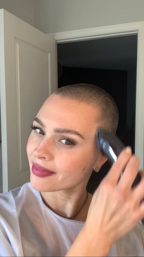 Fade Buzzcut Woman, Buzzcut Round Face, Female Buzz Cut, Brown Buzzcut Women, Womens Buzzcut, Buzzcut Makeup Looks, Women’s Buzzcut, Buzzcut Woman, Brunette Buzzcut Women