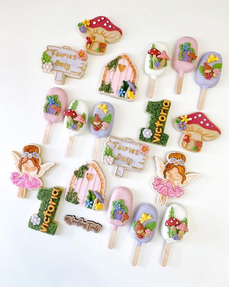 🧚‍♀️ Victoria’s fairy first birthday treats 🍄… | Instagram Fairy Birthday Treats, Fairy Theme Cupcakes, First Birthday Treats, Fairy Treats, Fairy First Birthday Party, Fairy Theme Birthday Party, Fairy Theme, Birthday Party Treats, Tinkerbell Party