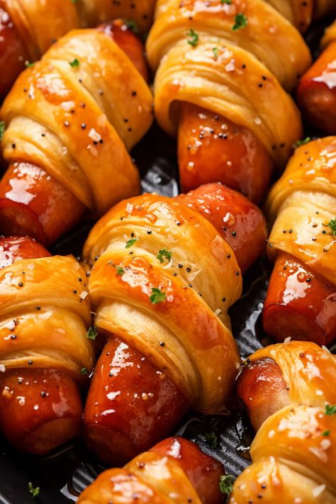 GLAZED PIGS IN A BLANKET - That Oven Feelin Meatballs In Grape Jelly, Glazed Pigs In A Blanket, Grape Jelly Chili Sauce, Gourmet Appetizers, Crock Pot Meatballs, Grape Jelly, Pigs In A Blanket, Game Day Food, Best Appetizers