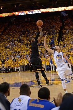 Kyrie Irving of the Cleveland Cavaliers shoots a three point basket to win the game against the Golden State Warriors during the 2016 NBA Finals Game... Kyrie Irving Cleveland, 2016 Nba Finals, America Wallpaper, Cavaliers Nba, Cleveland Cavs, Bola Basket, Sports Photo, Sport Nutrition, Basketball Photography