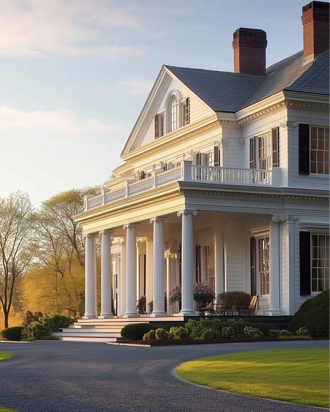 1920s Home Exterior, Georgian Balcony, Georgian Porch, Georgian Revival Homes, Modern Georgian, Beautiful Modern Homes, 1920s House, Georgian House, Country Estates