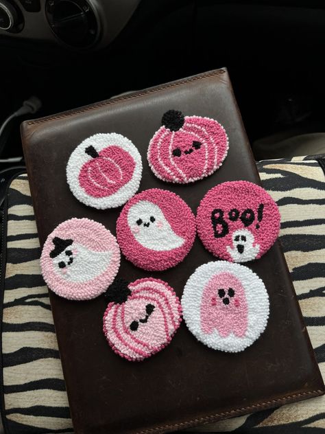 Punch Needle Coaster, Spooky Halloween Gifts, Halloween Punch, Punch Needle Patterns, Handmade Coasters, Pink Pumpkins, Punch Needle Embroidery, Pink Halloween, Pumpkin Theme