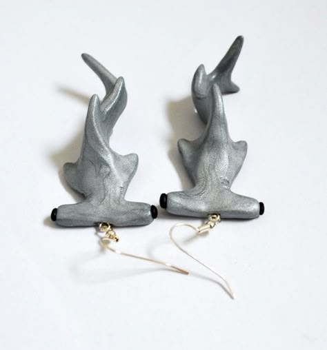 Shark Earrings Polymer Clay, Shark Jewelry Diy, Polymer Clay Shark Earrings, Shark Clay Earrings, Creative Clay Art, Clay Shark, Sharks Circling, Animals Ceramics, Dry Clay Earrings