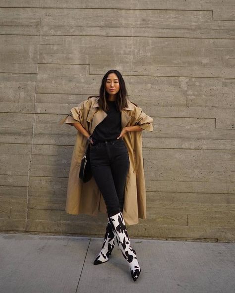 Bota Western, Sleek Outfit, Long Sweater Coat, 90s Inspired Outfits, Trendy Pants, Jeans With Heels, Outfit Look, Winter Trends, All Black Outfit