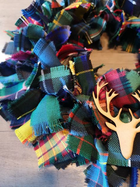 This modern multicolored wreath is handmade with around 135 different 100% wool Scottish Tartans. Most suitable for indoor use. Great for Christmas but will look beautiful all year round as a door or wall decoration. Lovely as a Thanksgiving, Christmas or Housewarming Gift. Diameter is 15inches/35cm. Handmade with love in the Scottish Highlands. Outlander Party Decorations, Tweed Christmas Decorations, Scottish Themed Party, Scottish Wreath, Tartan Christmas Decor, Scottish Christmas Decorations, Burns Night Decorations, Farm Stead, Scottish Party