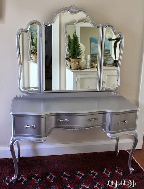 Lilyfield Life: Tips on using Metallic Paint and a Silver Painted Dressing Table Set Silver Painted Furniture, Metallic Painted Furniture, Bedroom Vanity Set, Diy Vanity Mirror, Silver Bedroom, Silver Furniture, Painted Bedroom Furniture, Decoration Restaurant, Dressing Table Set