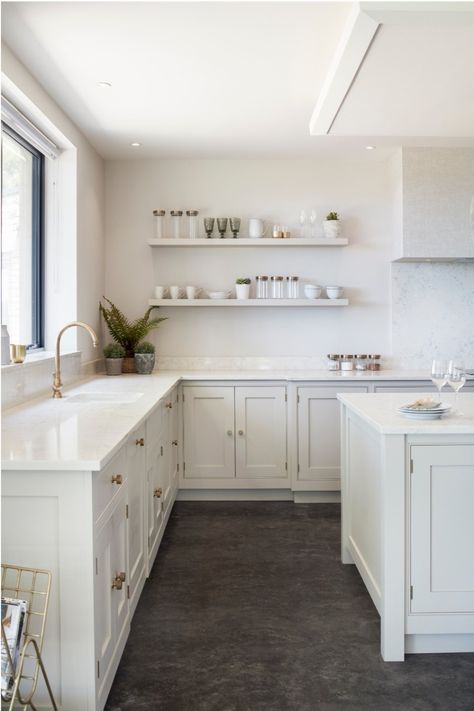 White Kitchen With Quartz, Kitchen With White Marble, Kitchen No Upper Cabinets, High Gloss White Kitchen, White Kitchen Units, Kitchen With Open Shelving, Kitchen Cabinet Style, No Upper Cabinets, Lakehouse Kitchen